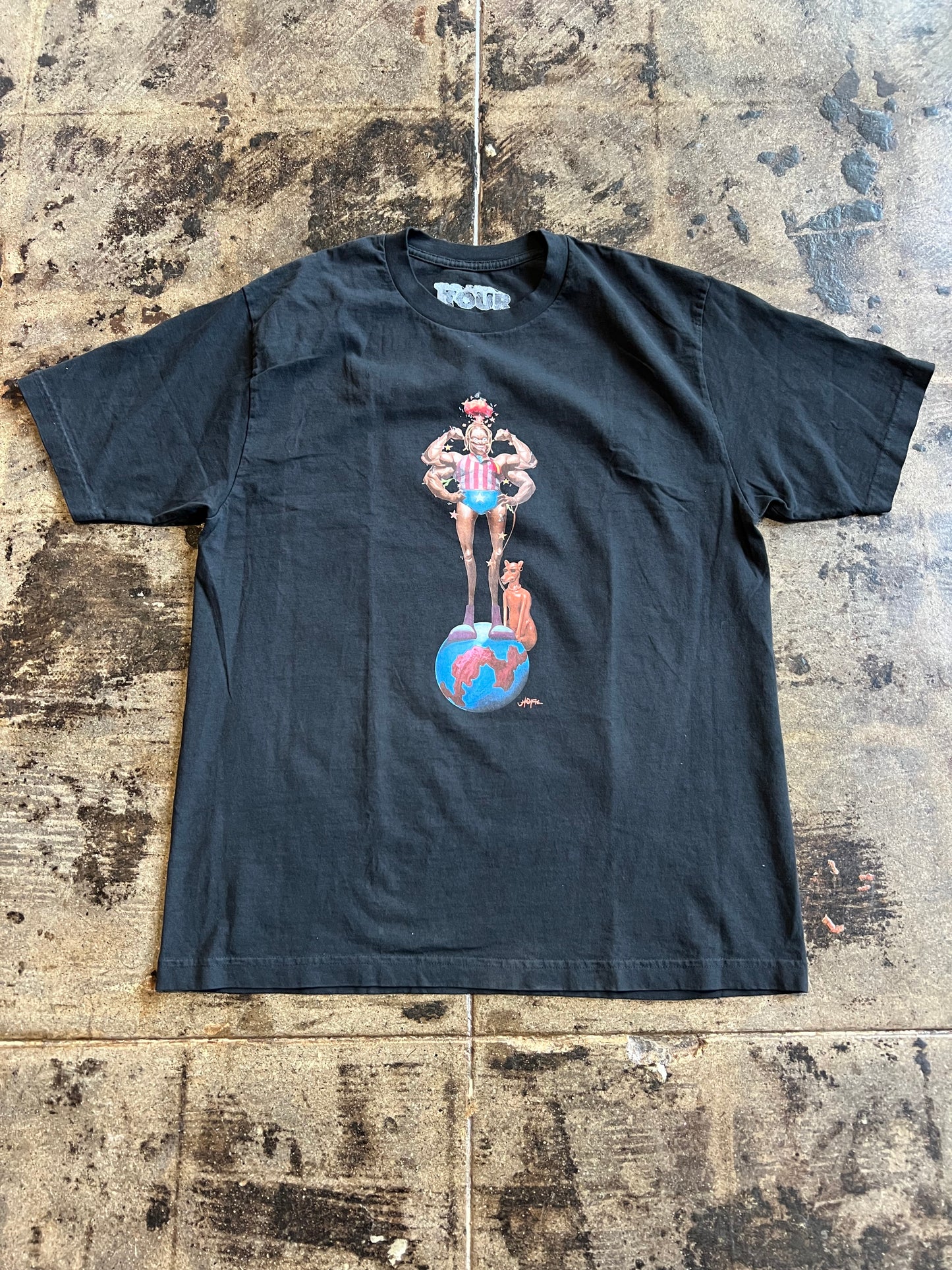 TOUR UTOPIA TEE