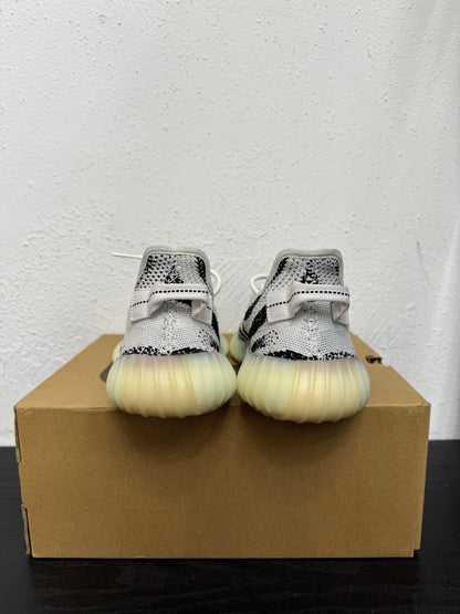 YEEZY 350 ZEBRA (USED)