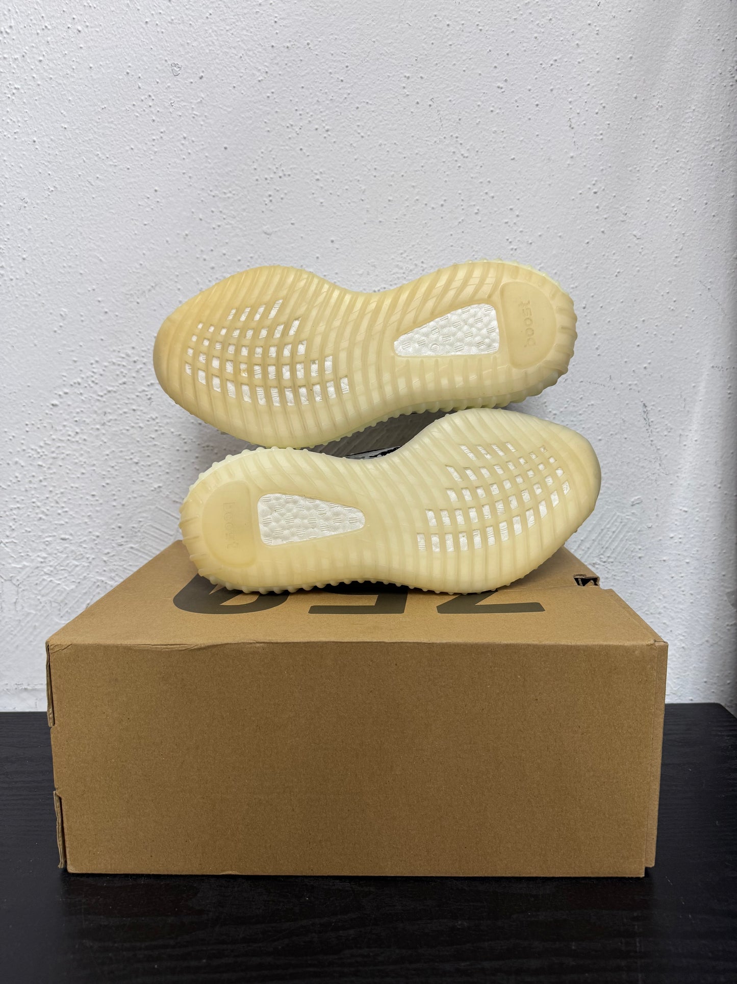 YEEZY 350 ZEBRA (USED)