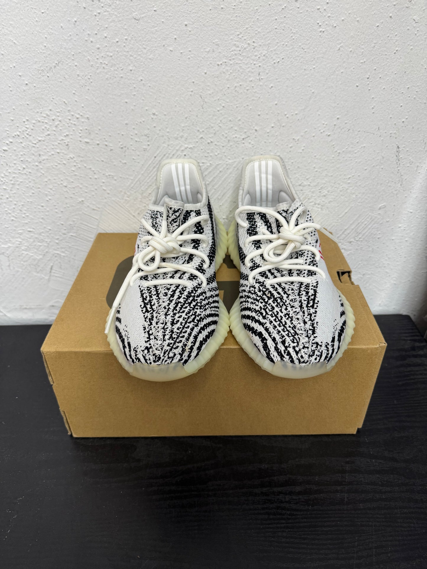 YEEZY 350 ZEBRA (USED)