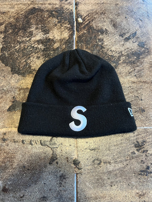 SUPREME S LOGO BEANIE BLACK