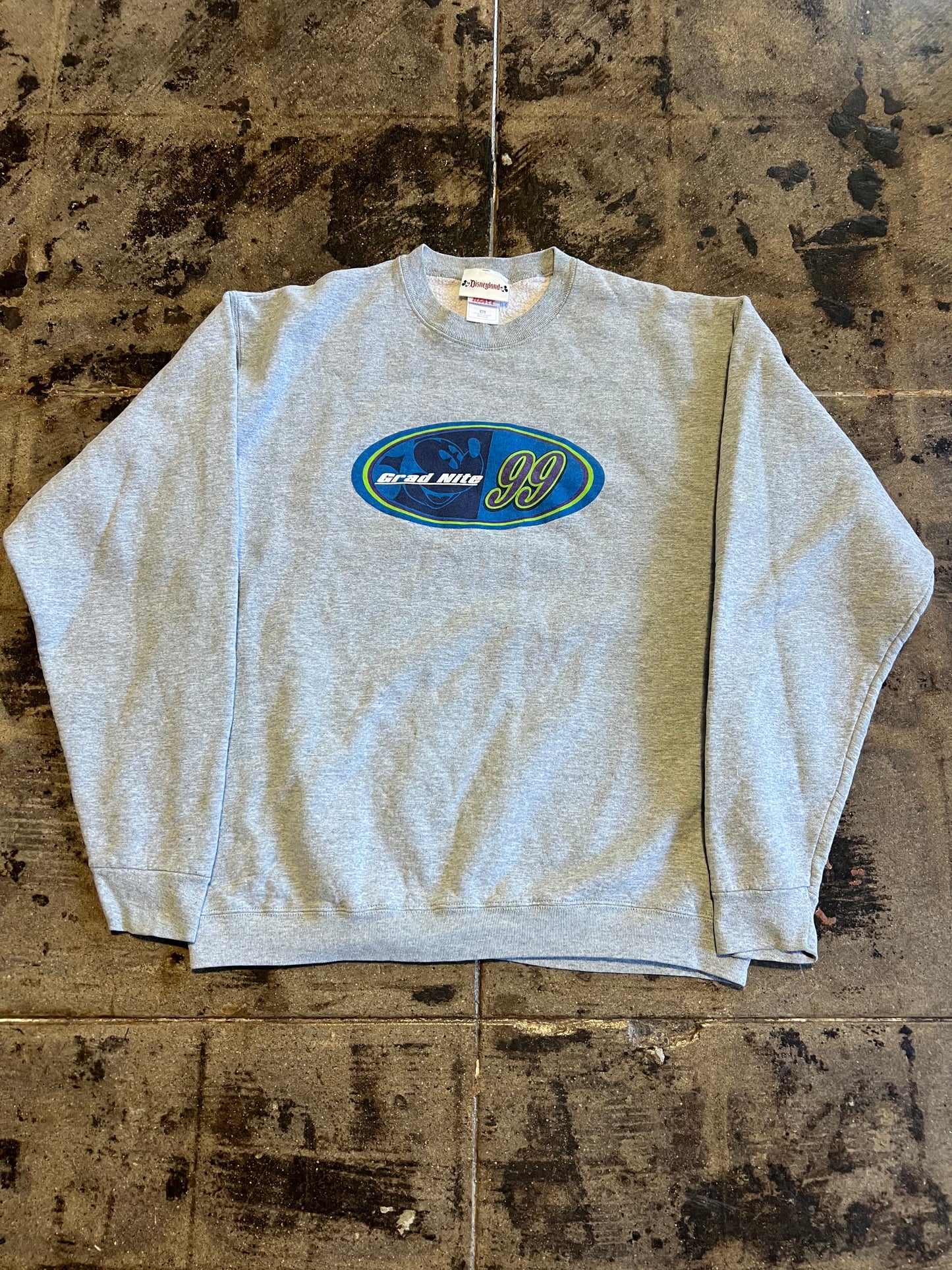 DISNEYLAND GRADNITE 99’ CREWNECK