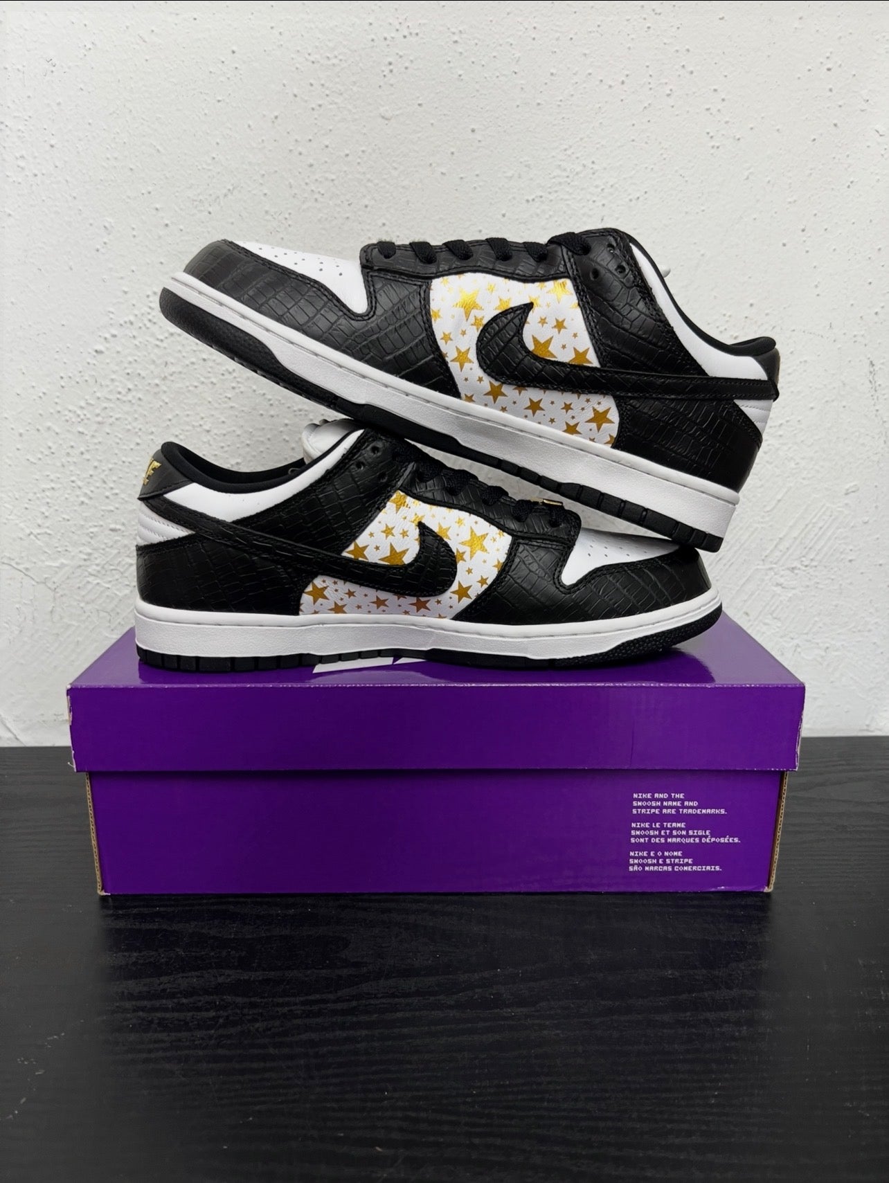 NIKE SB DUNK LOW SUPREME STARS BLACK