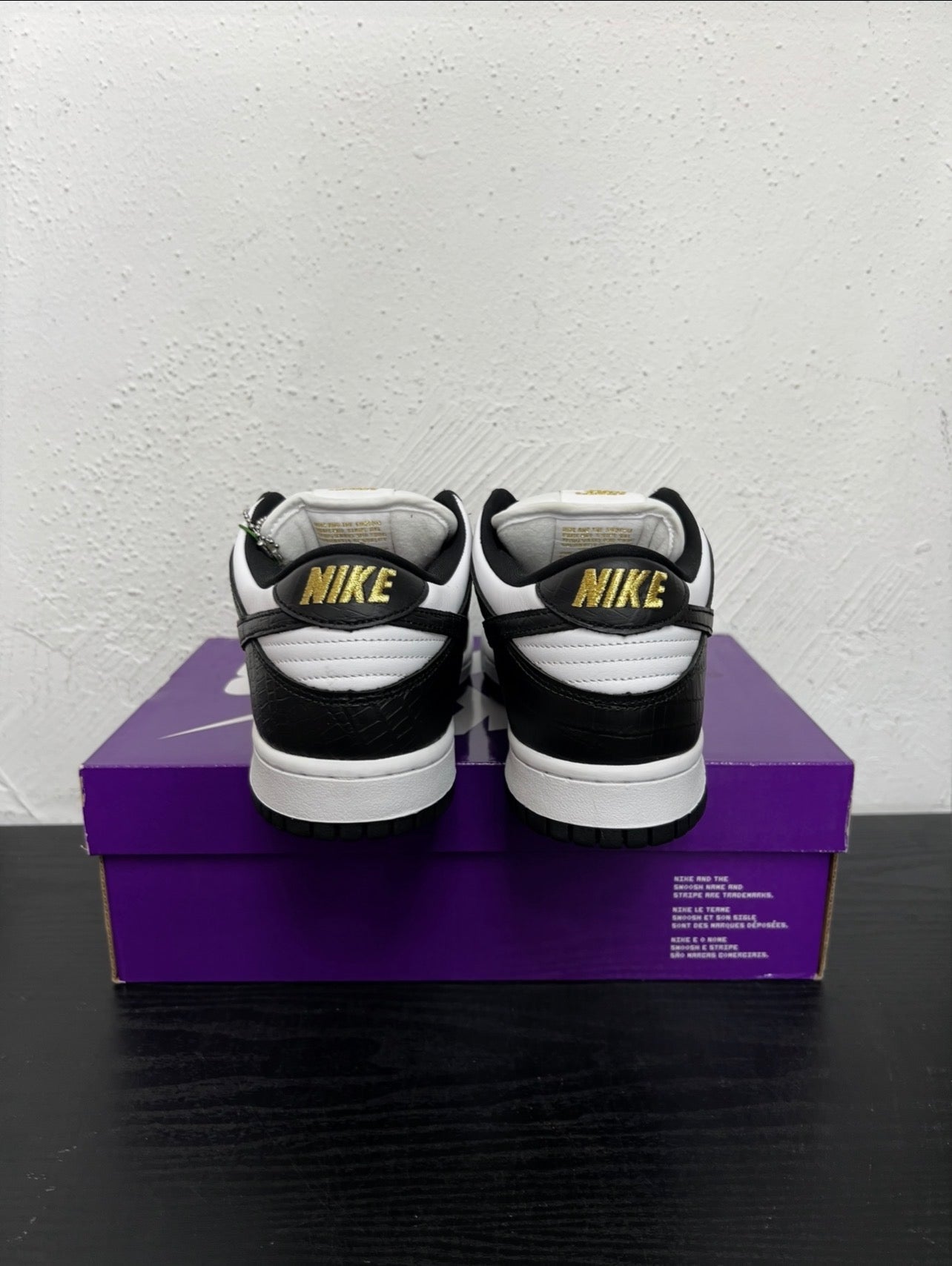 NIKE SB DUNK LOW SUPREME STARS BLACK