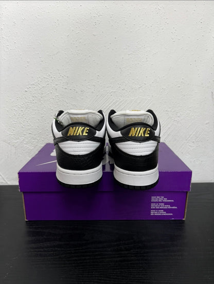 NIKE SB DUNK LOW SUPREME STARS BLACK