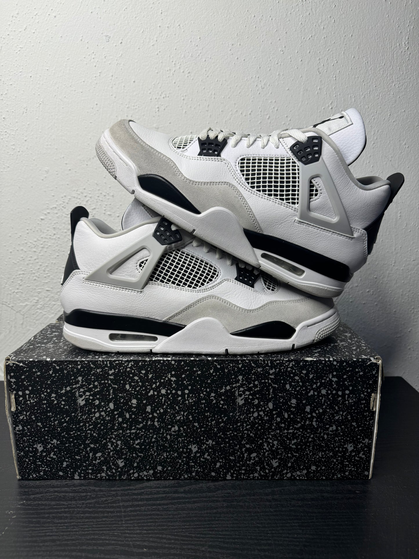 JORDAN 4 MILITARY BLACK (USED)