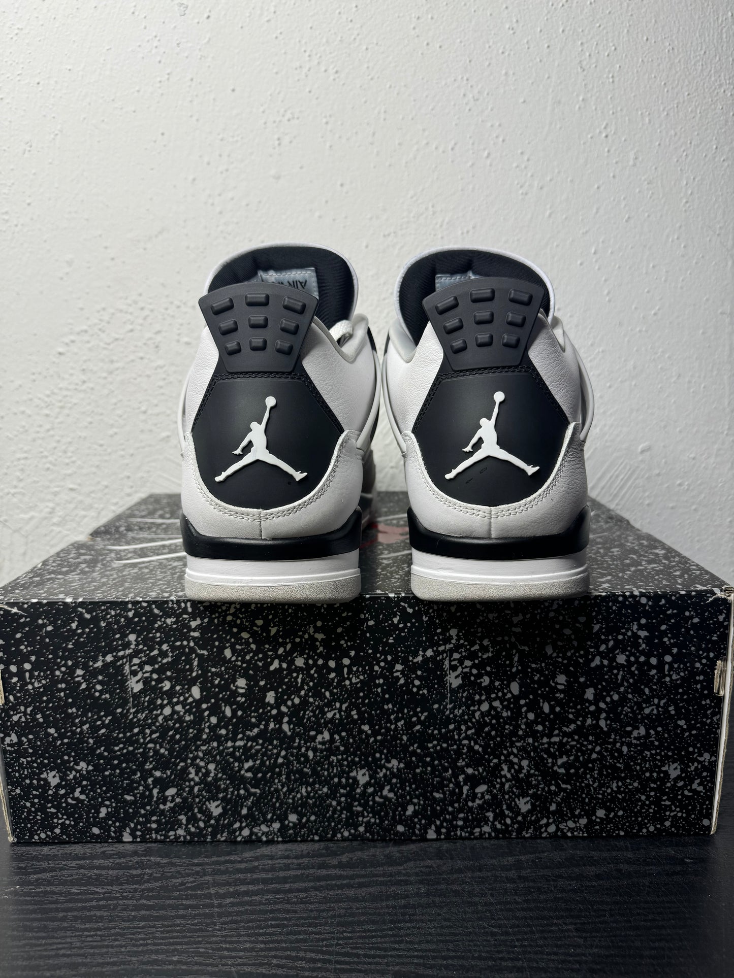 JORDAN 4 MILITARY BLACK (USED)