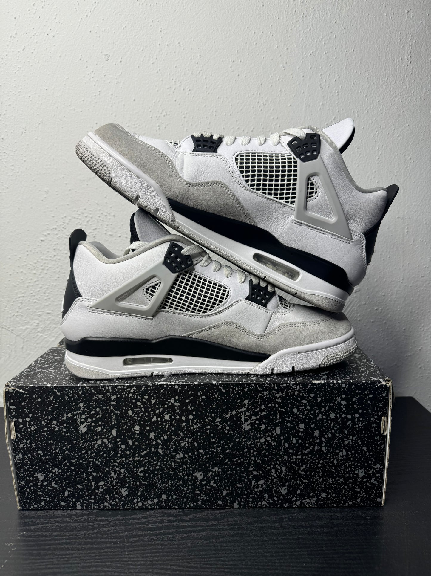 JORDAN 4 MILITARY BLACK (USED)
