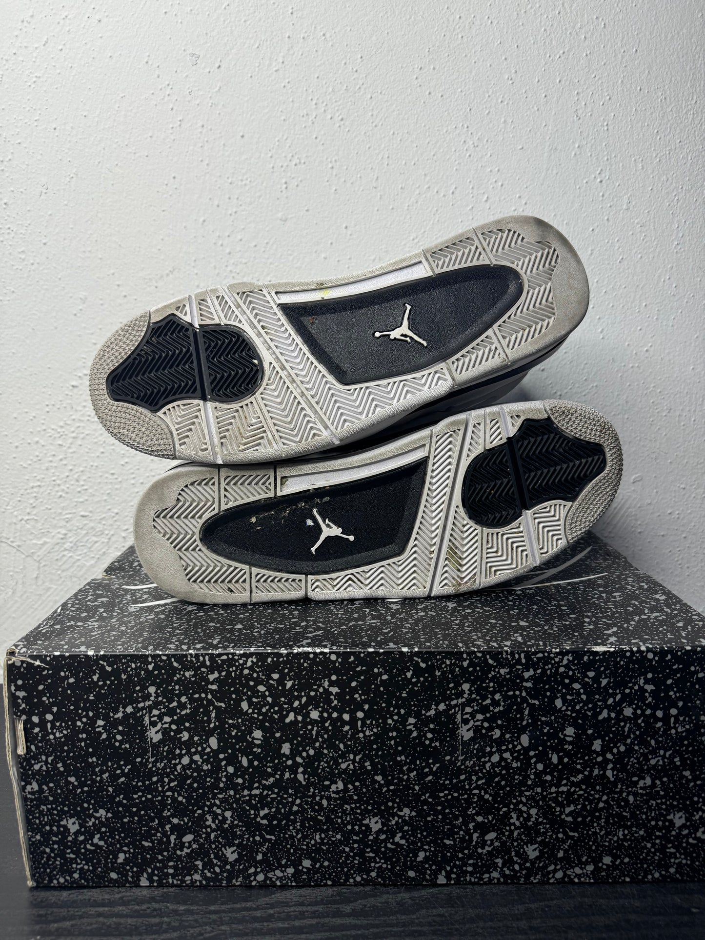 JORDAN 4 MILITARY BLACK (USED)