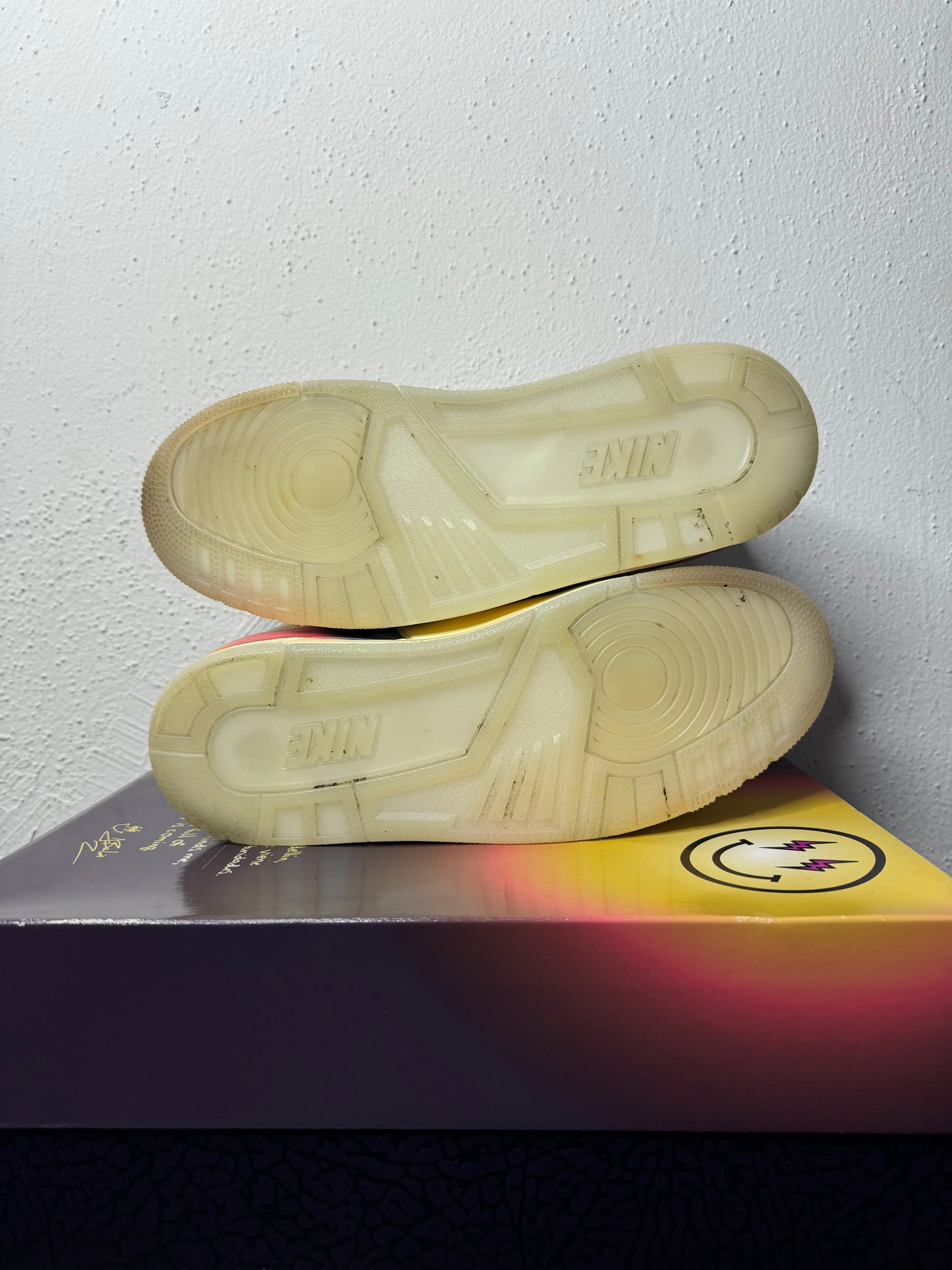 JORDAN 3 J BALVIN MEDELLIN SUNSET (USED)