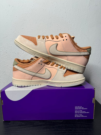 DUNK LOW SB TROCADERO GARDEN