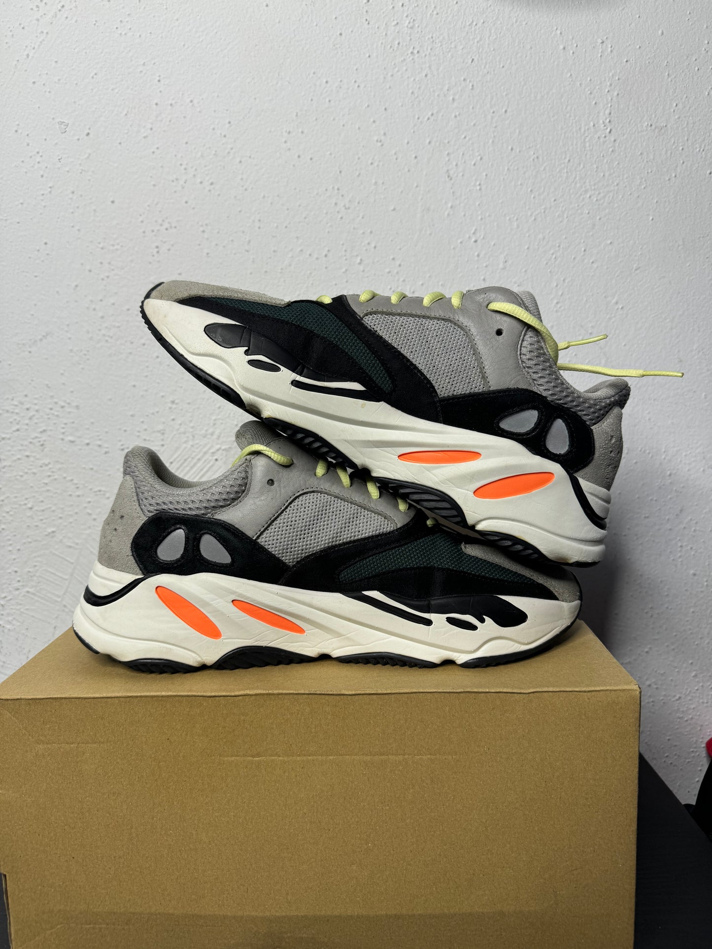 YEEZY 700 WAVE RUNNER (USED)