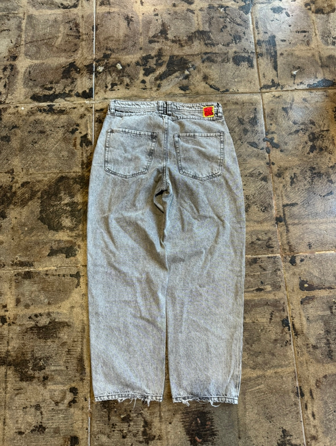 EMPYRE GREY JEANS