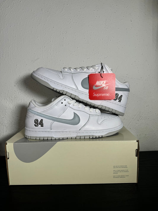 DUNK LOW SB SUPREME 94 WHITE/SILVER