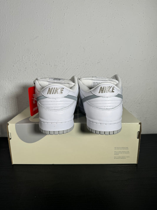 DUNK LOW SB SUPREME 94 WHITE/SILVER