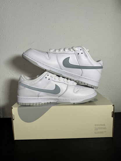 DUNK LOW SB SUPREME 94 WHITE/SILVER