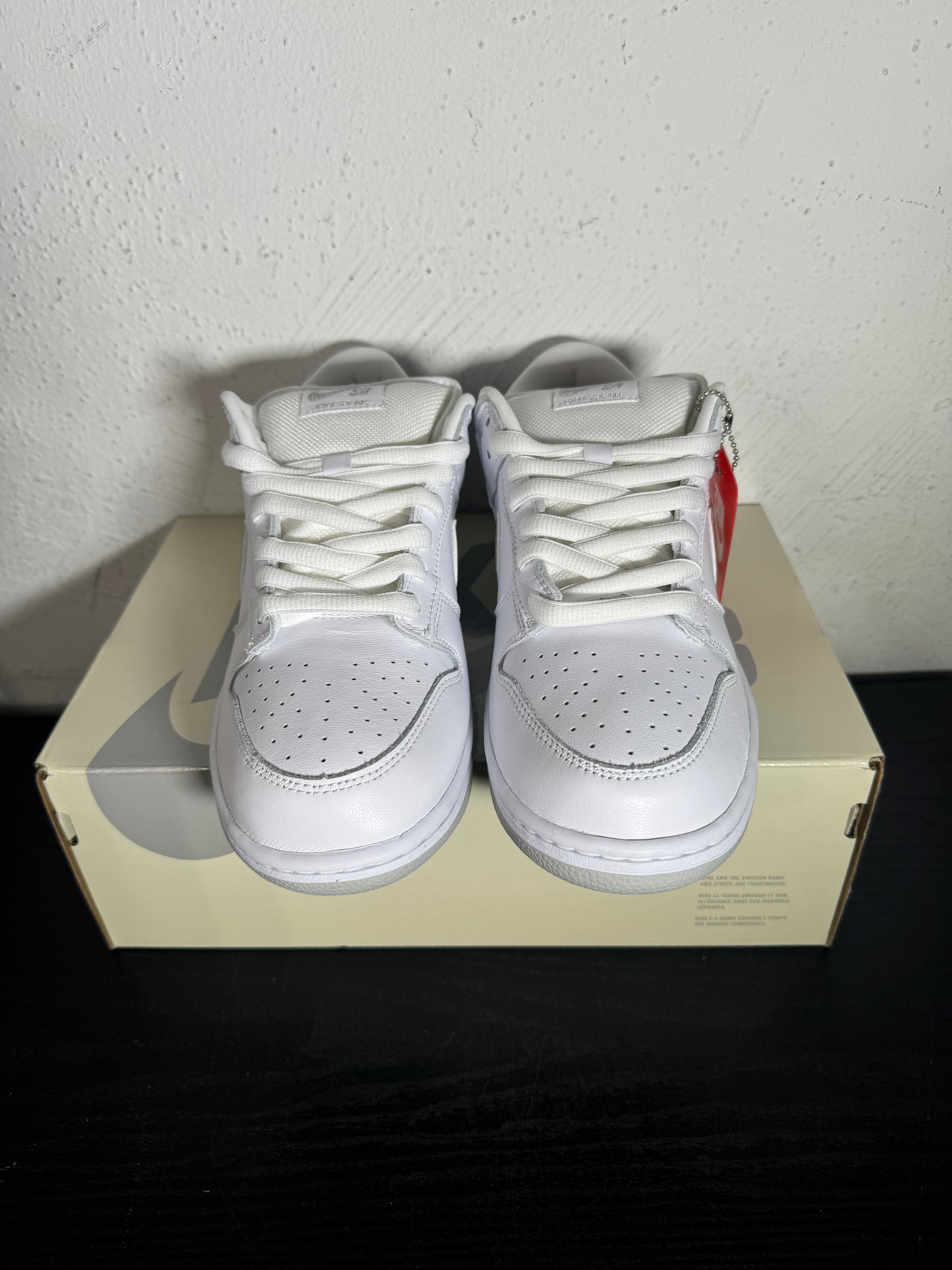 DUNK LOW SB SUPREME 94 WHITE/SILVER