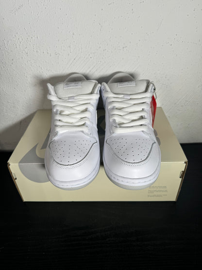 DUNK LOW SB SUPREME 94 WHITE/SILVER