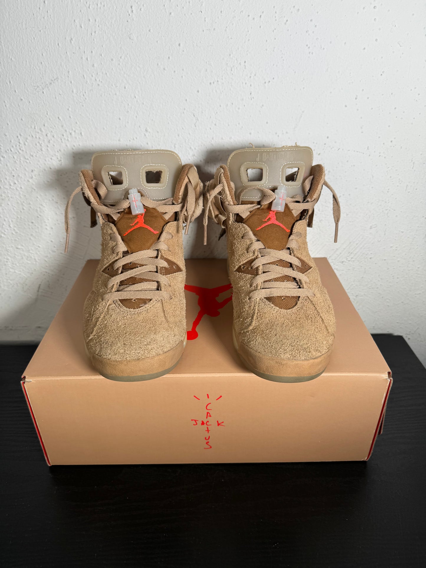 JORDAN 6 TRAVIS KHAKI (USED)