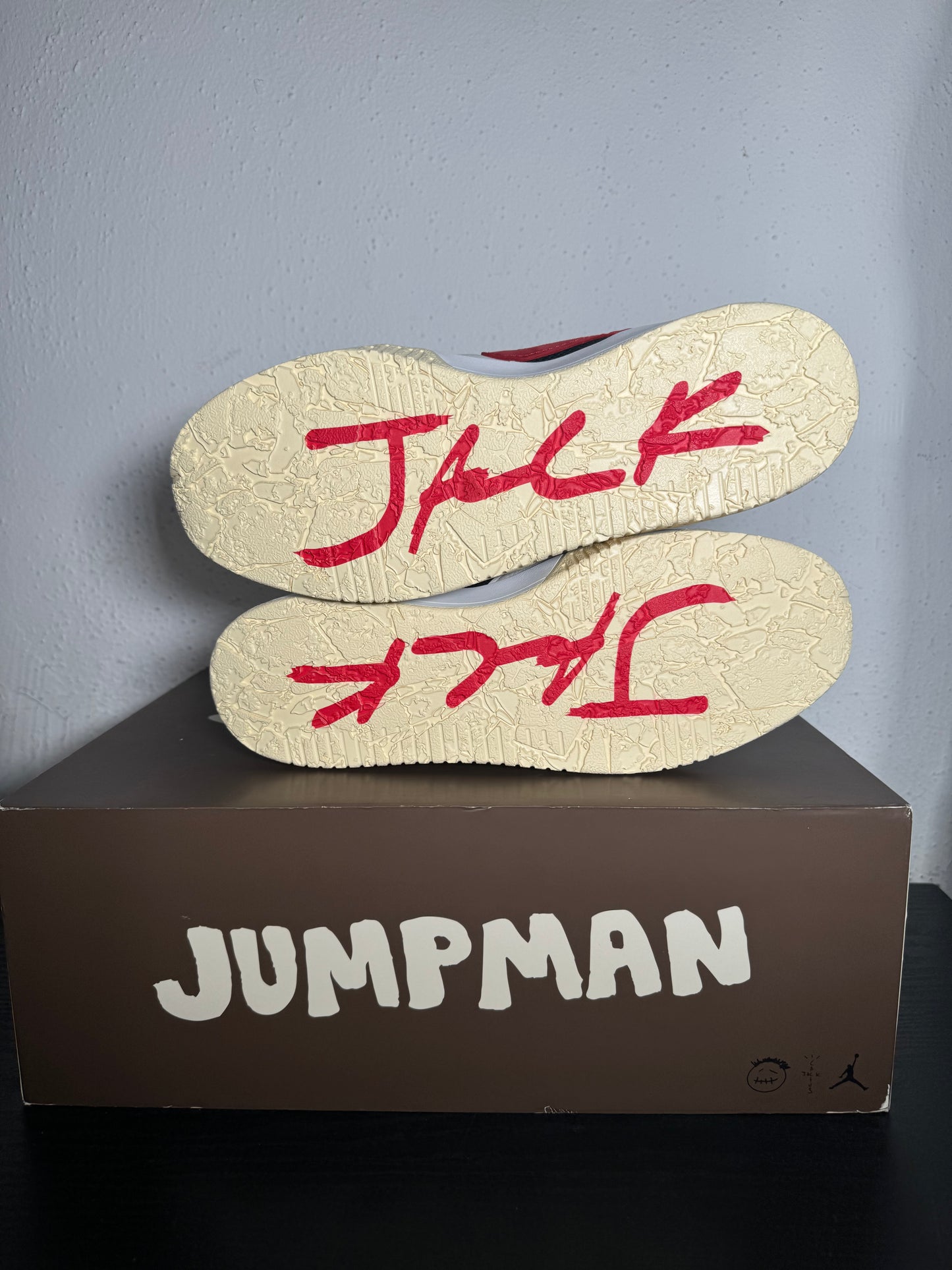JORDAN JUMPMAN JACK TRAVIS SCOTT UNIVERSITY RED