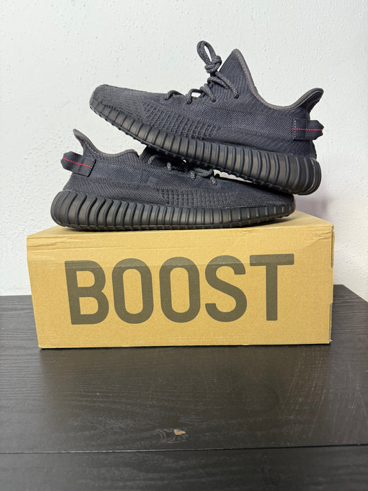 YEEZY 350 V2 BLACK (NON REFLECTIVE)