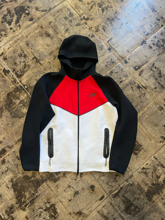 NIKE TECH BLK/RED/WHT SIZE:L