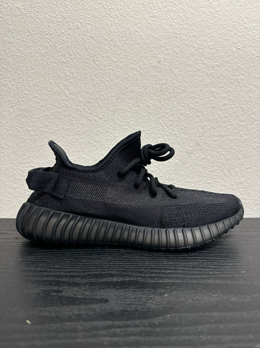 YEEZY 350 ONYX