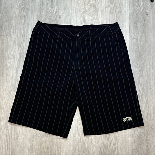 NO FEAR STRIP BLACK JORTS SIZE: 40