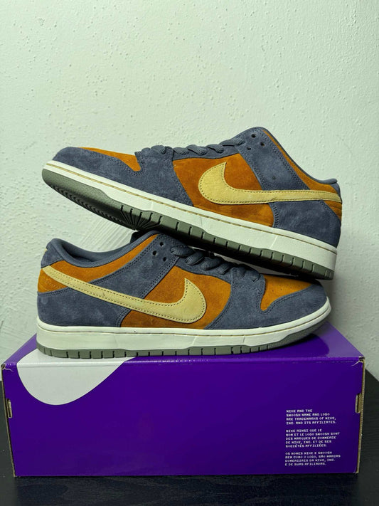 DUNK LOW SB CARBON MONARCH