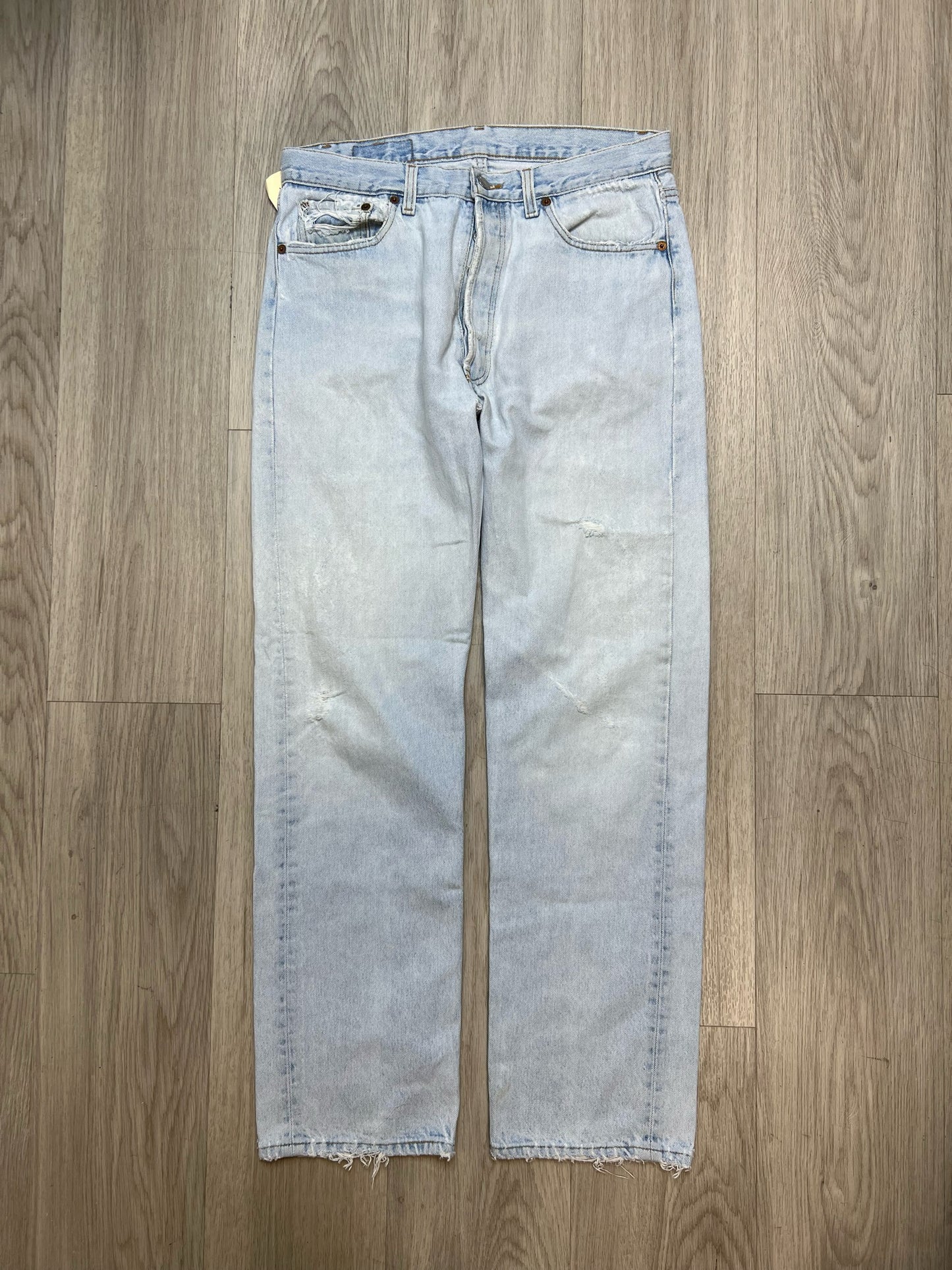 LEVI LIGHT WASH DENIM SIZE 34X32