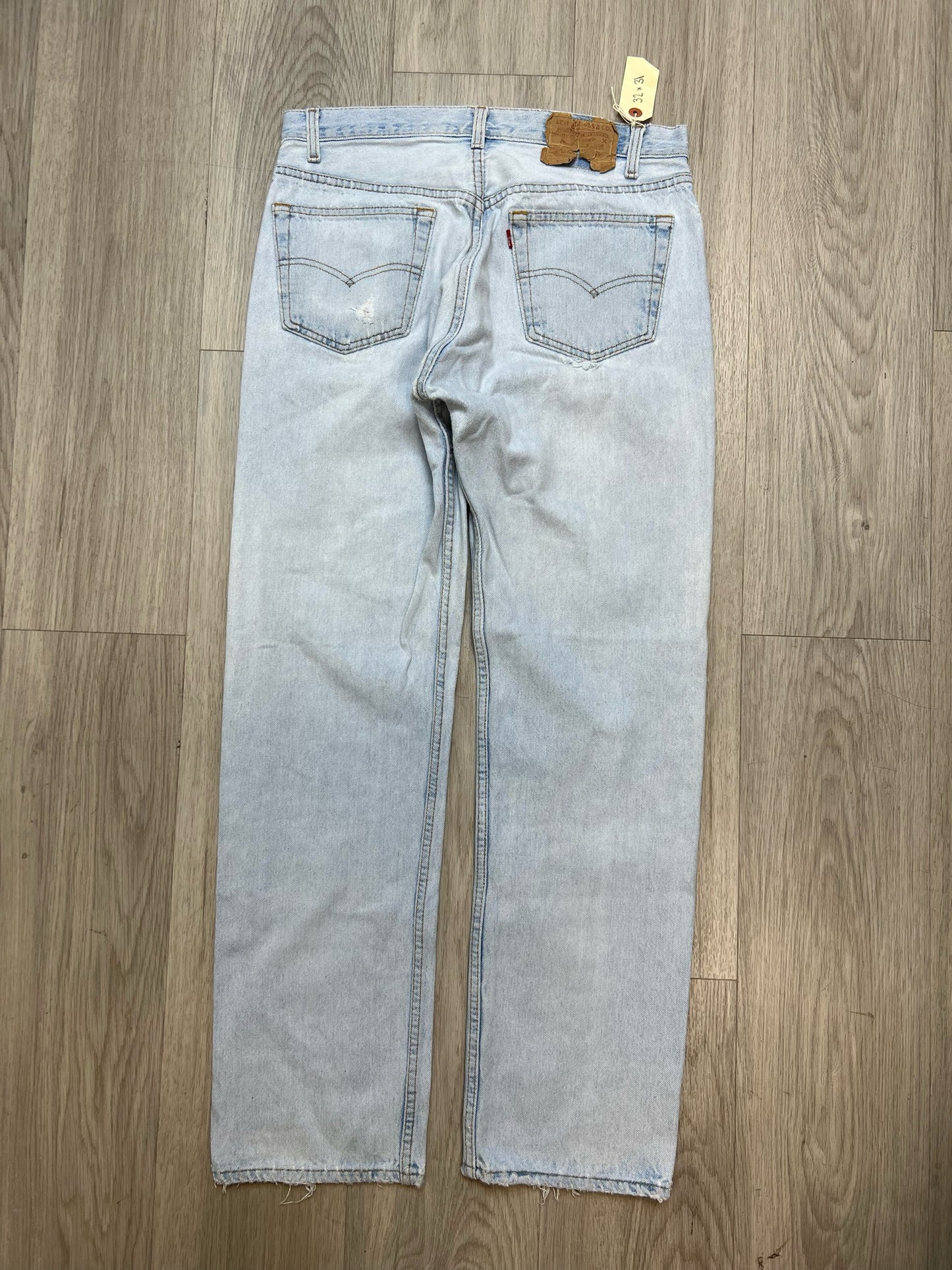 LEVI LIGHT WASH DENIM SIZE 34X32