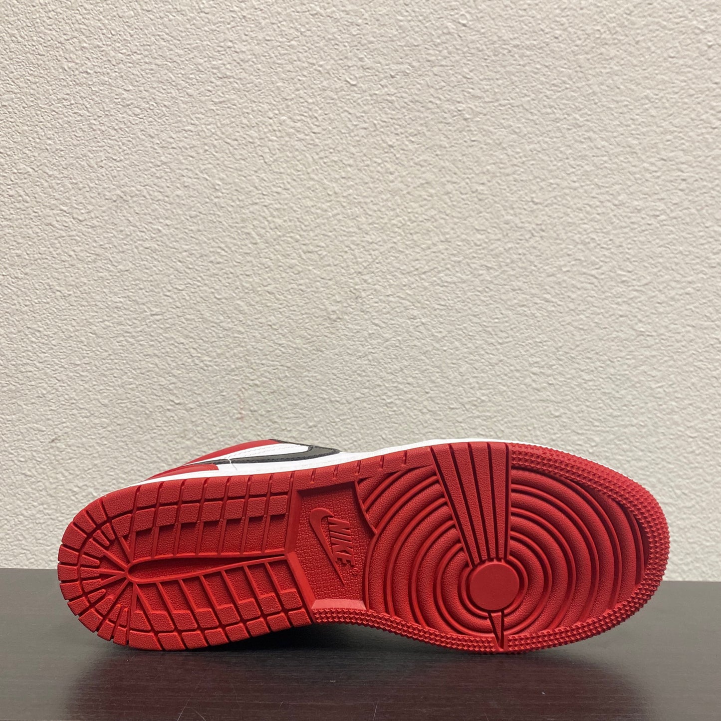 JORDAN 1 LOW BRED TOE