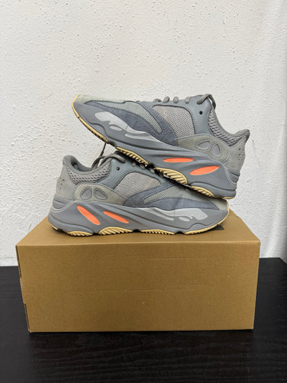 YEEZY 700 INTERIA (USED
