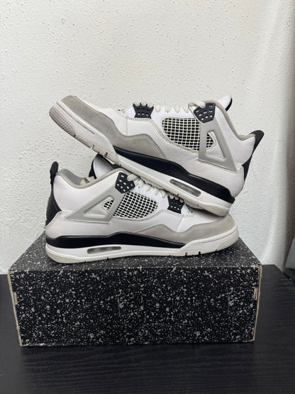 JORDAN 4 MILITARY BLACK (USED)