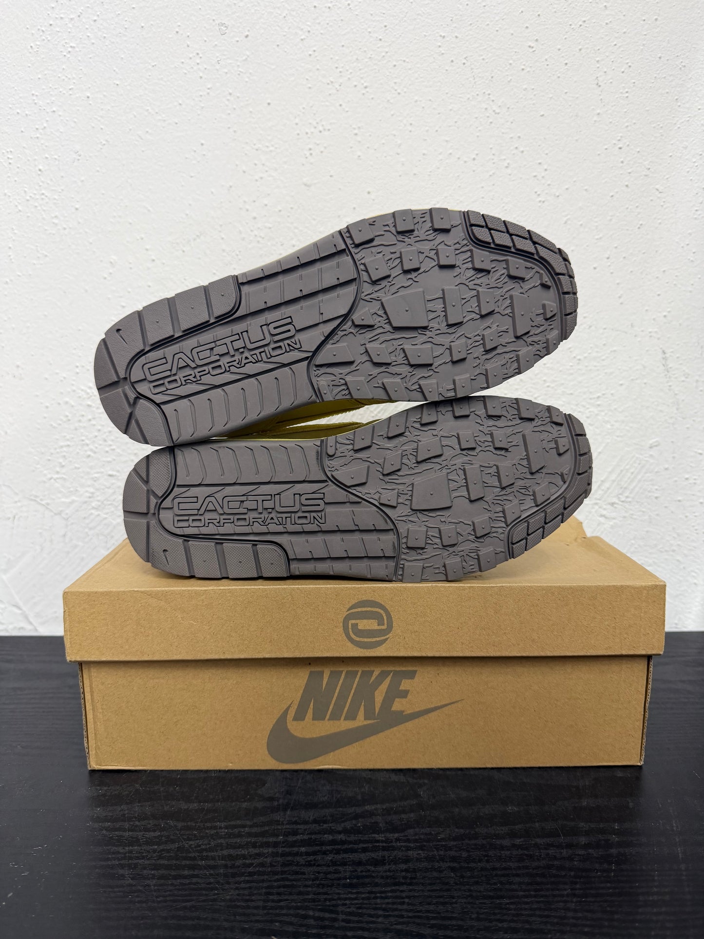 AIR MAX 1 TRAVIS SCOTT SATURN GOLD