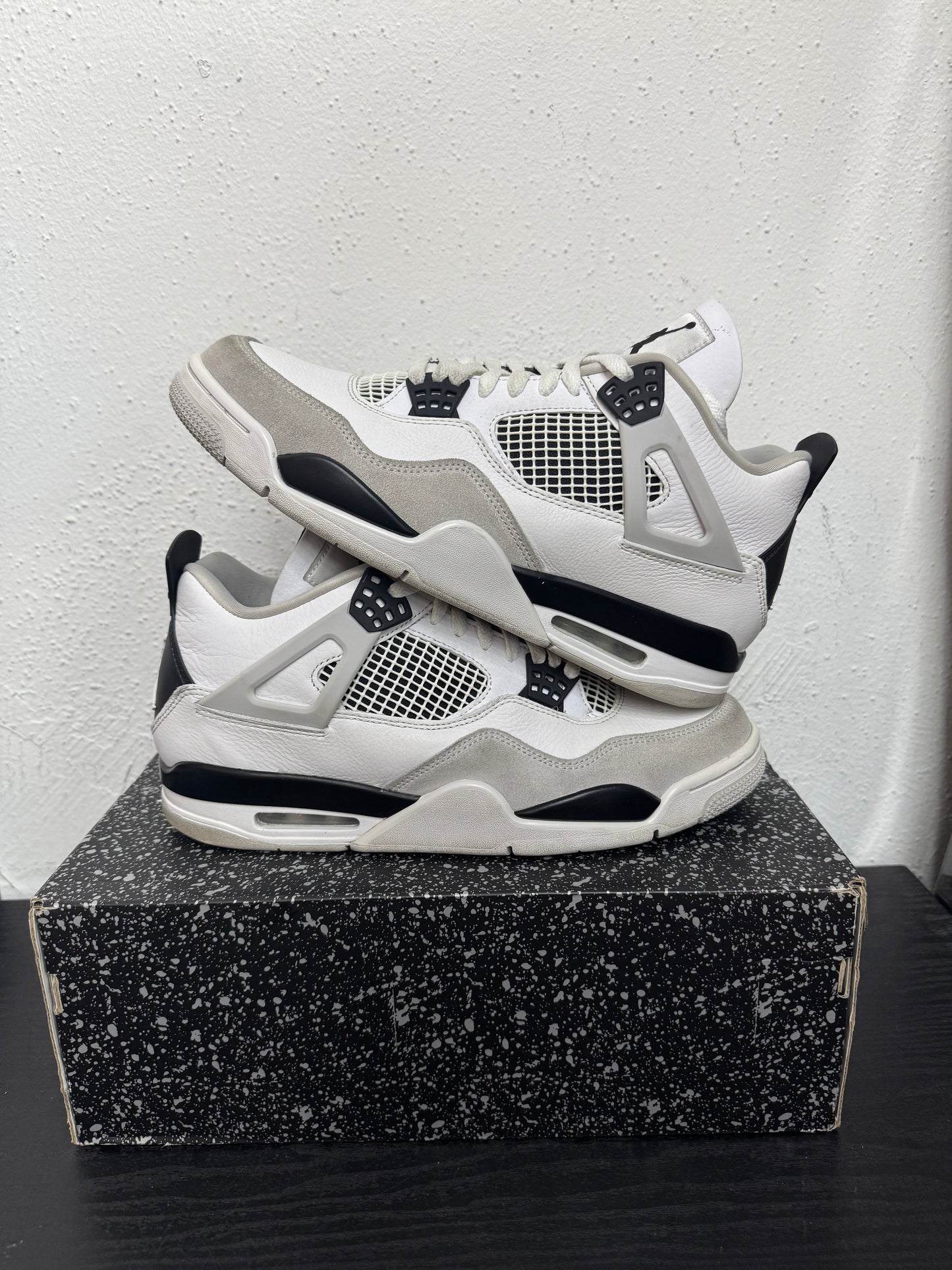 JORDAN 4 MILITARY BLACK (USED)