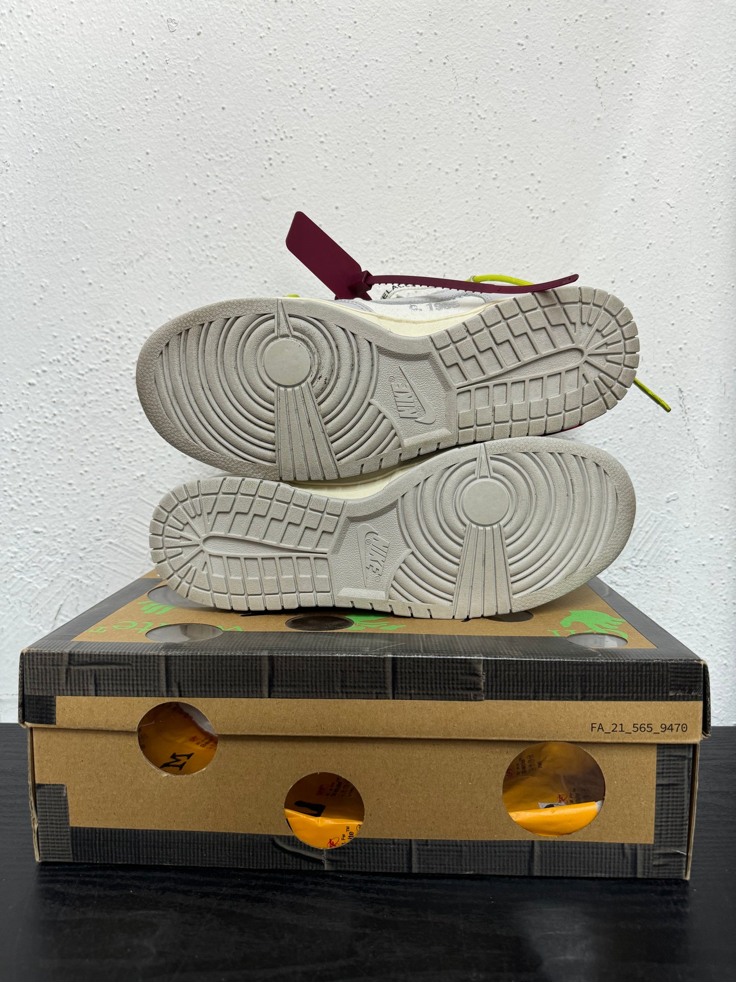 DUNK LOW OFF WHITE LOT 8 (USED)