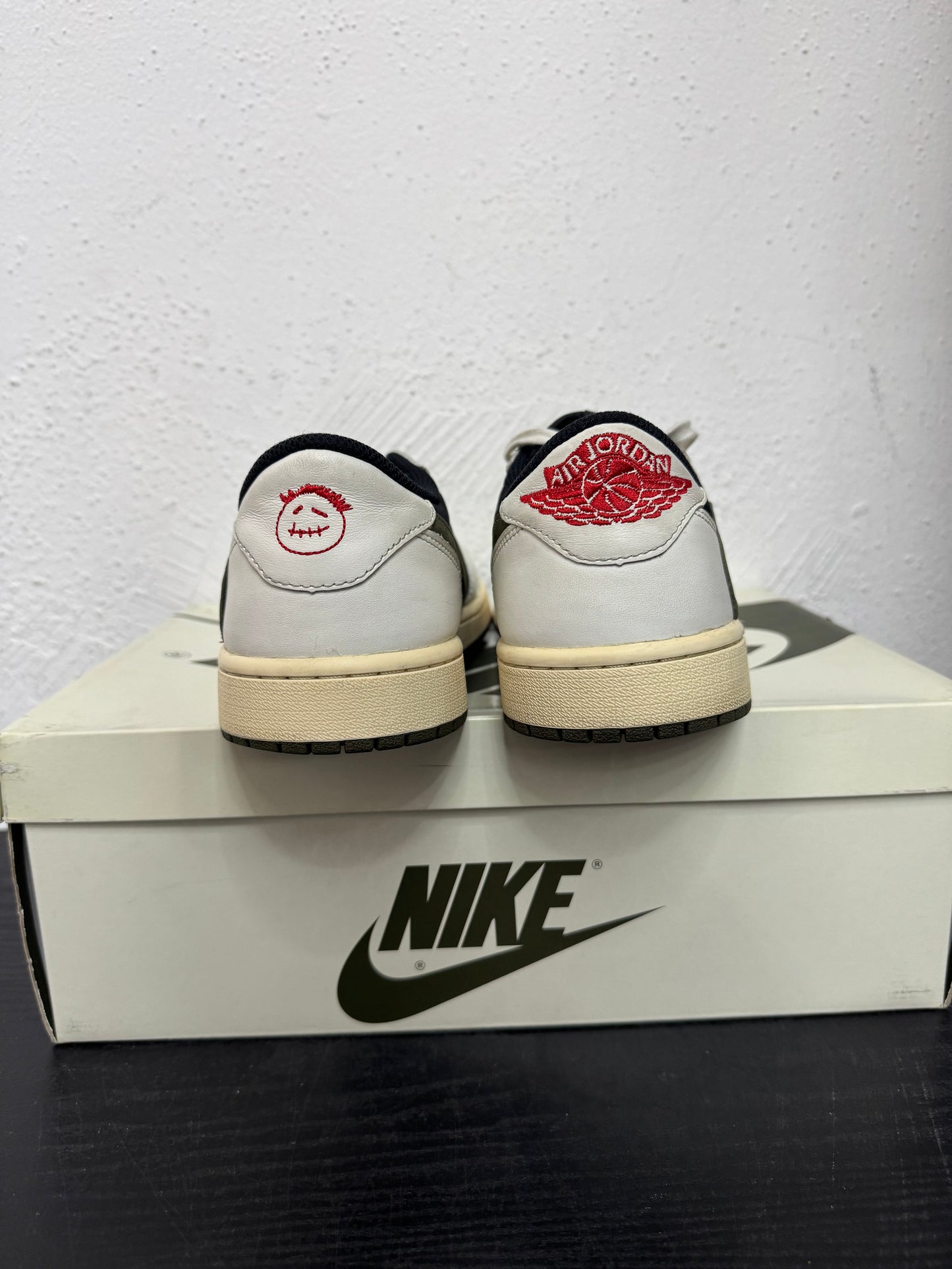 JORDAN 1 LOW TRAVIS OLIVE (USED)