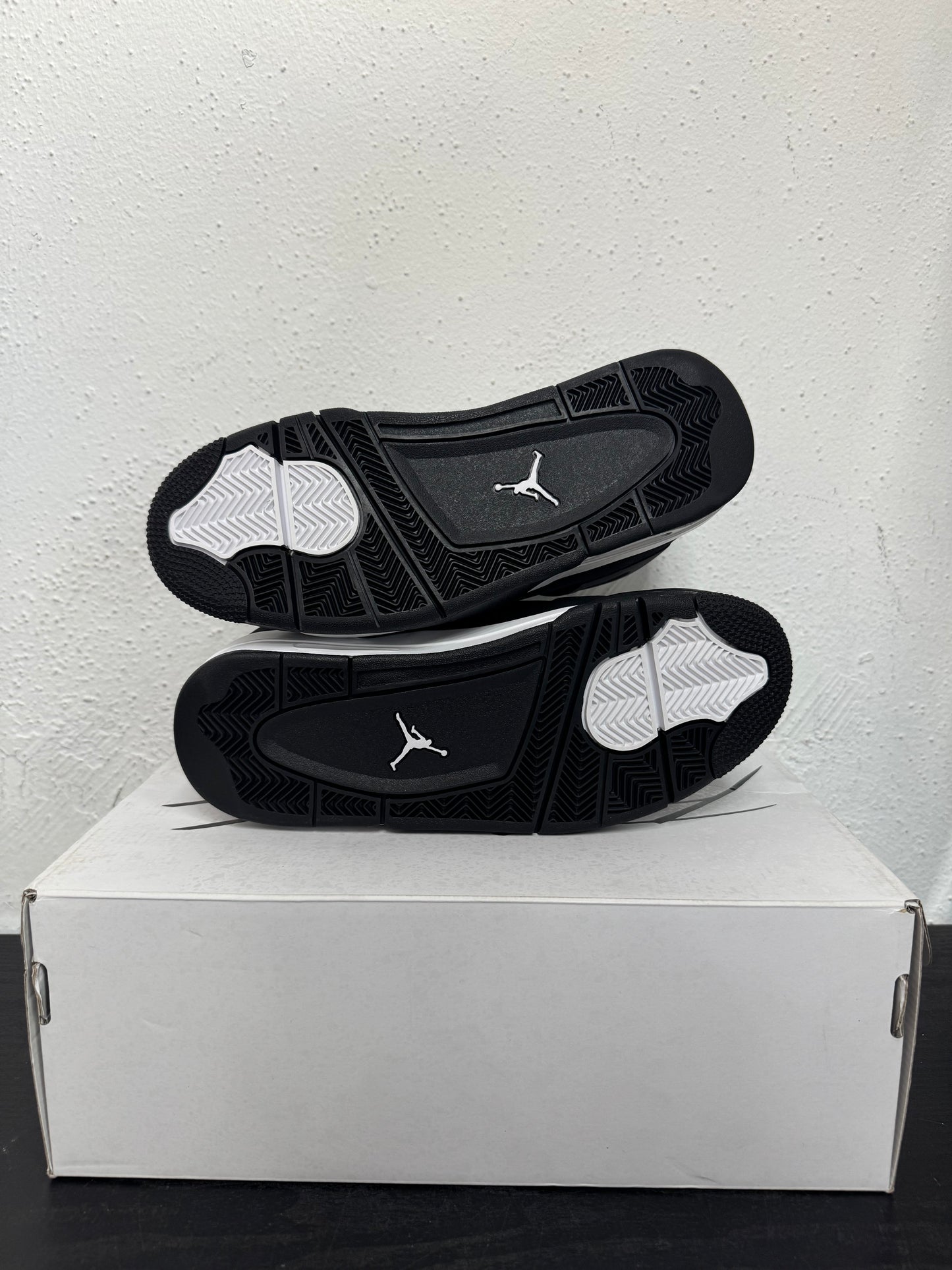 JORDAN 4 WHITE THUNDER