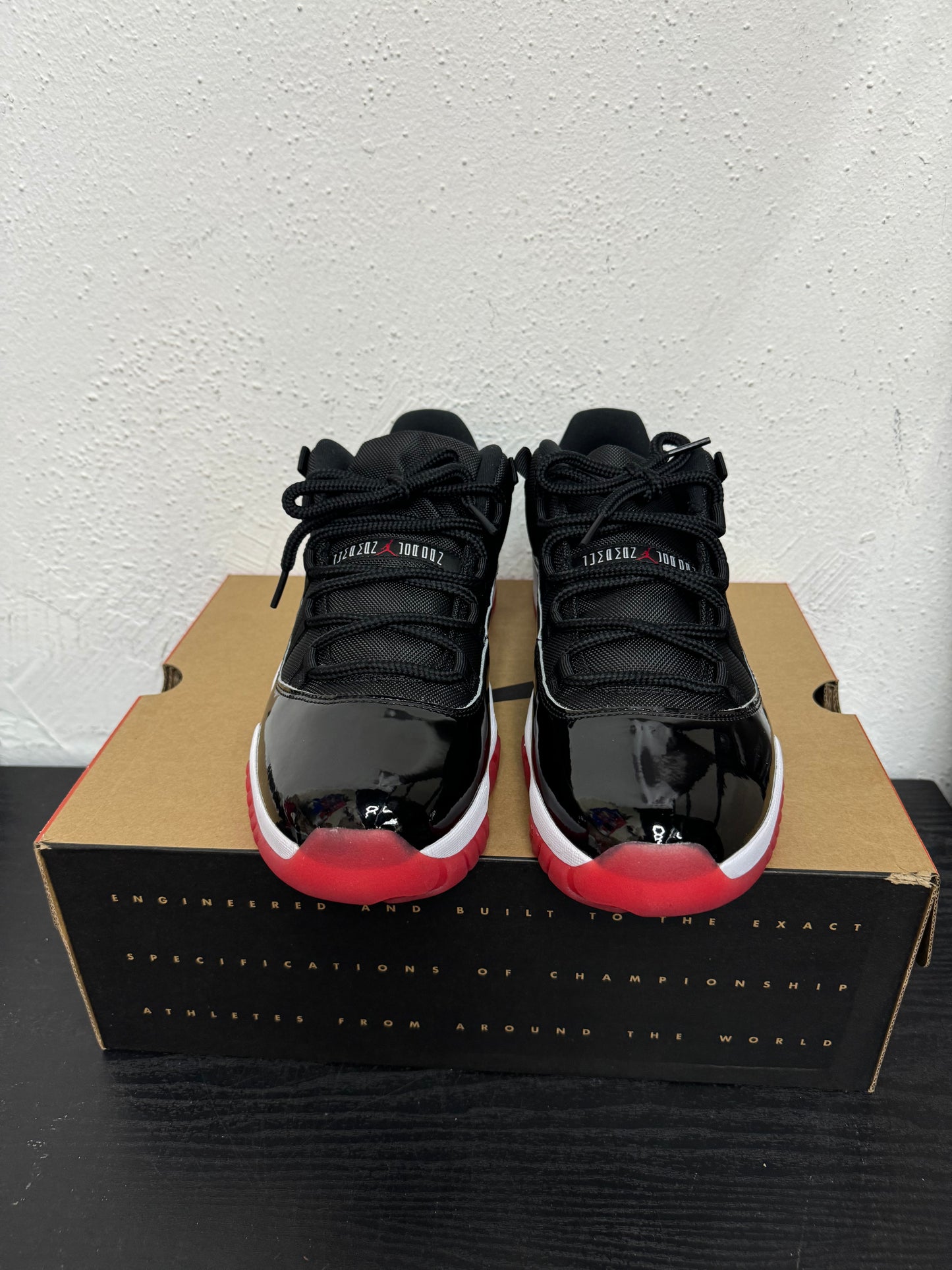 JORDAN 11 LOW BRED