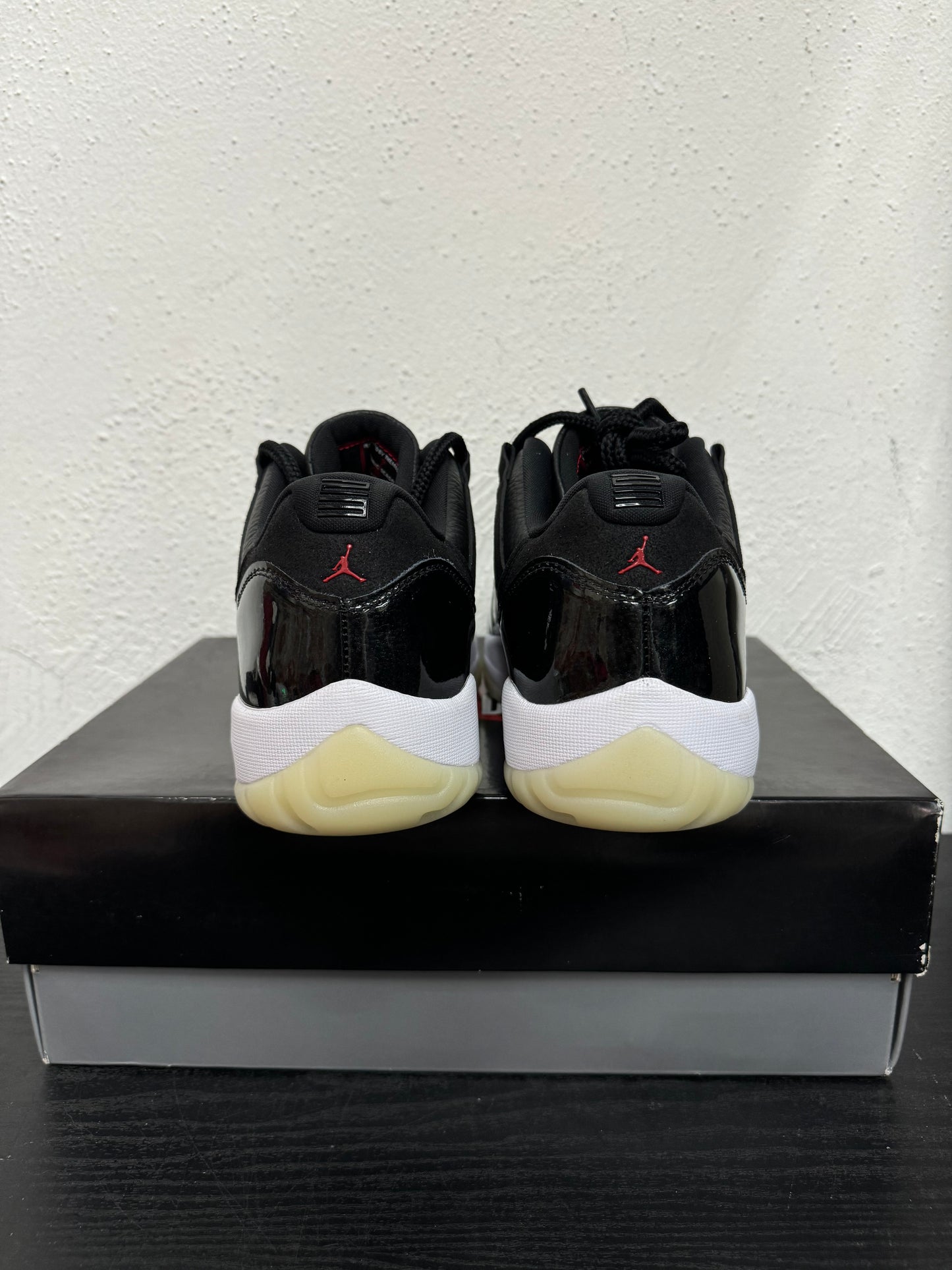 JORDAN 11 LOW 72-10