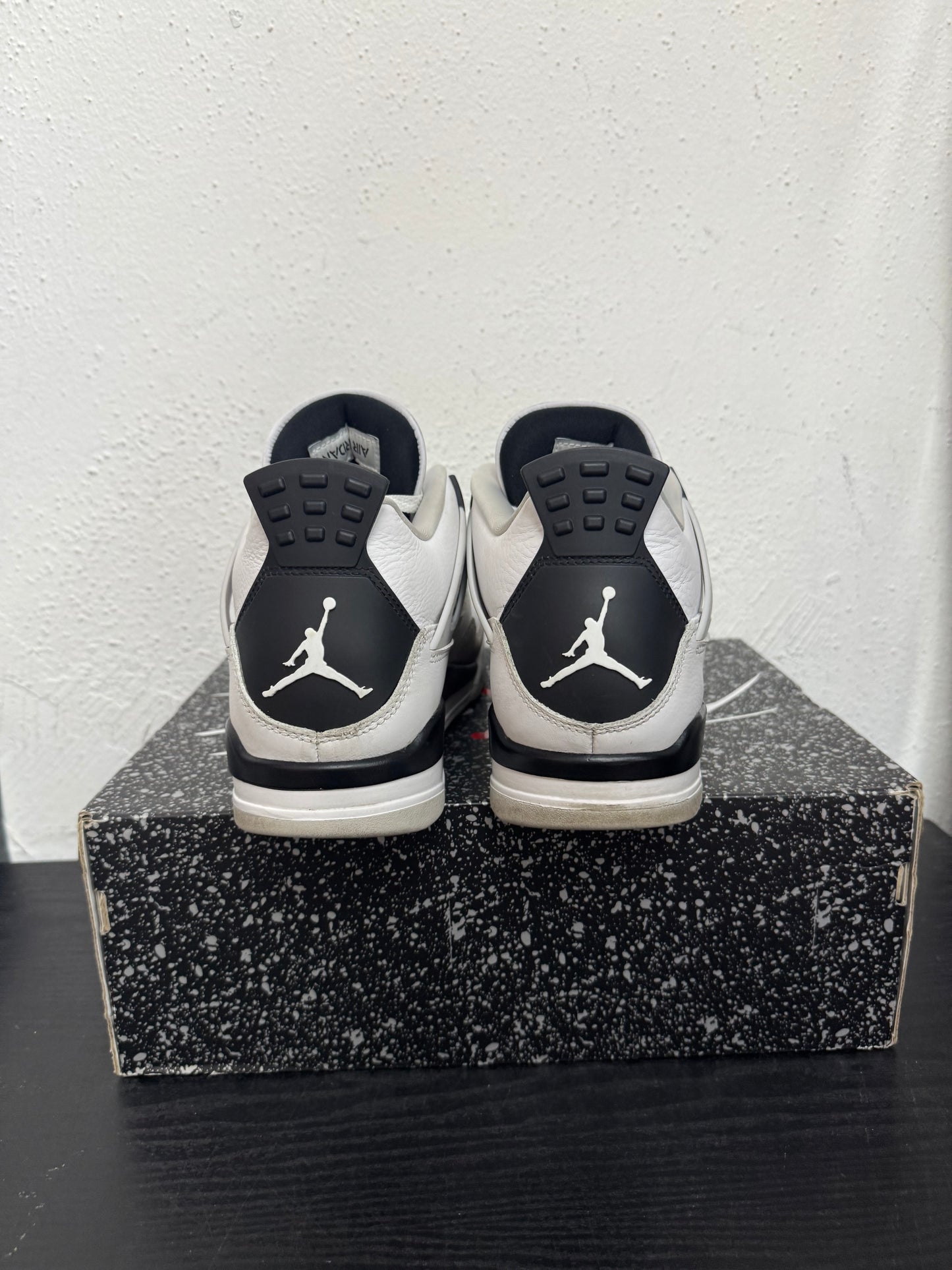 JORDAN 4 MILITARY BLACK (USED)