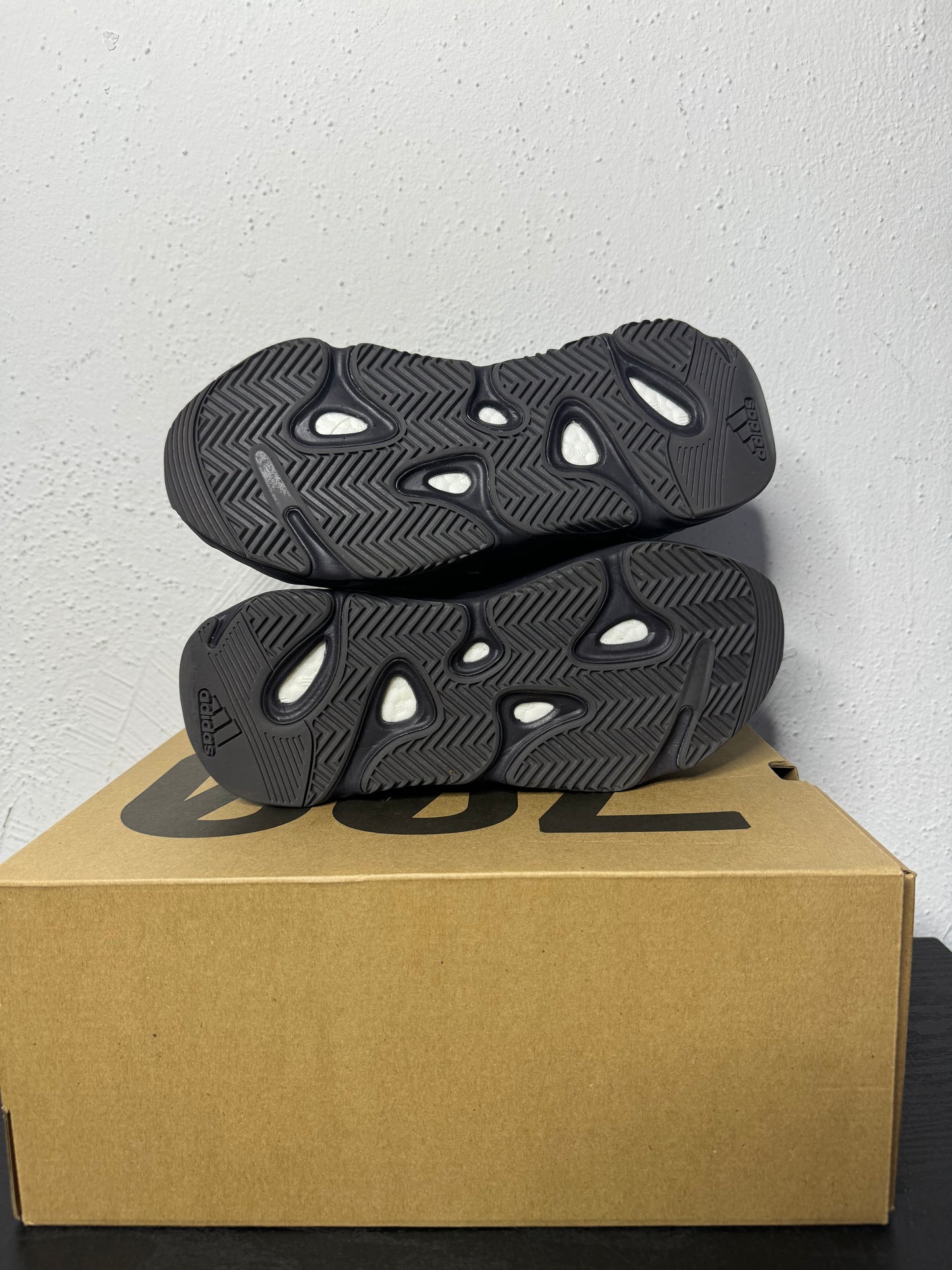 YEEZY 700 VANTA