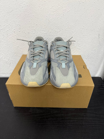 YEEZY 700 INTERIA (USED