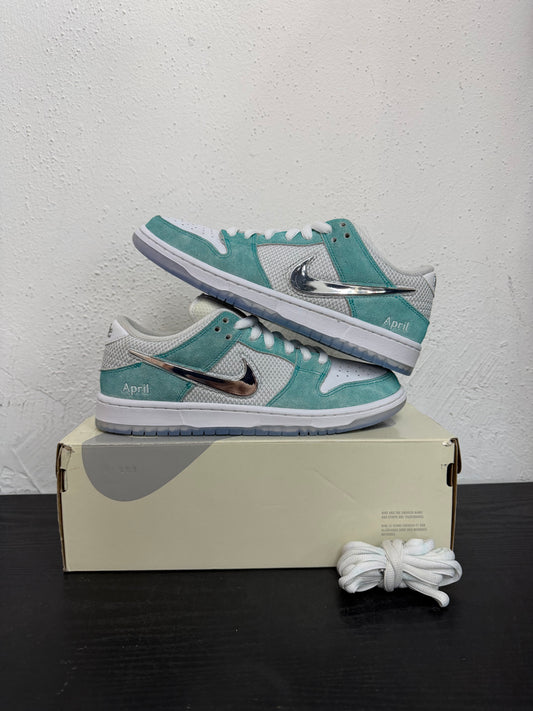 DUNK LOW SB APRIL