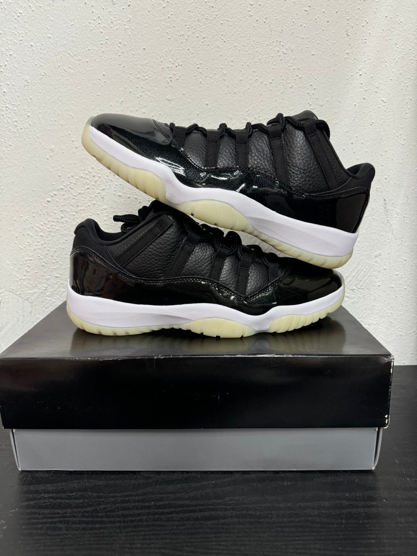 JORDAN 11 LOW 72-10
