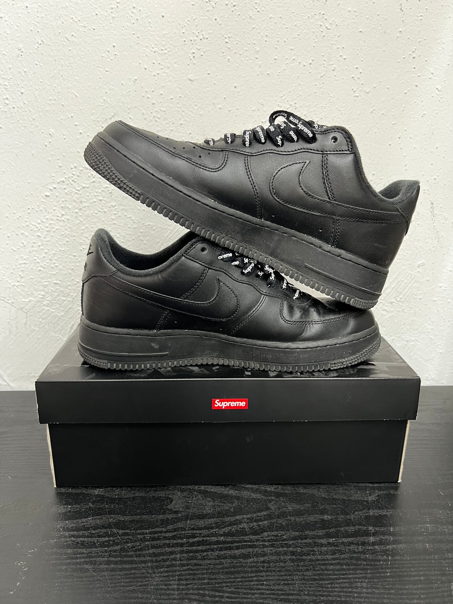 AIR FORCE SUPREME BLACK (USED)