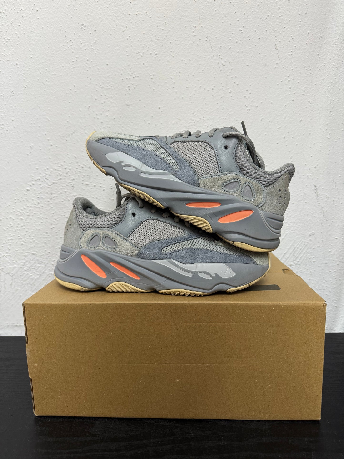 YEEZY 700 INTERIA (USED