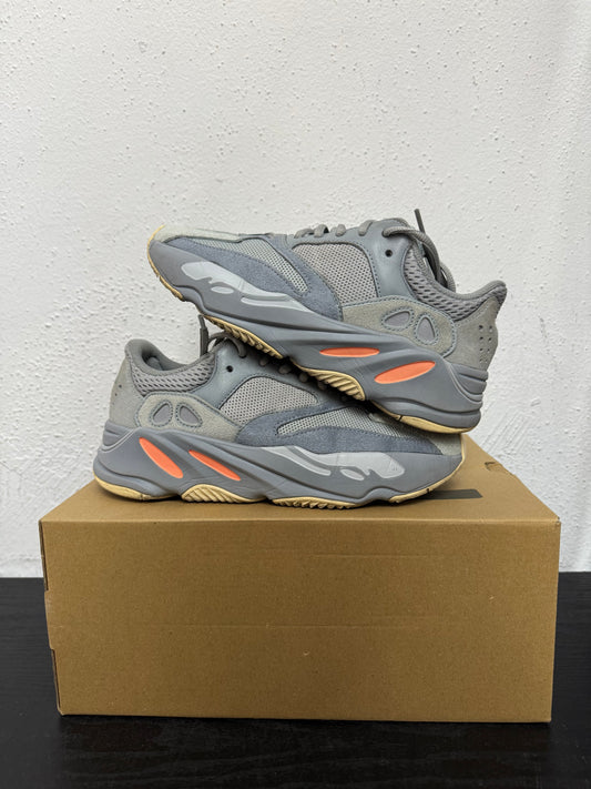 YEEZY 700 INTERIA (USED