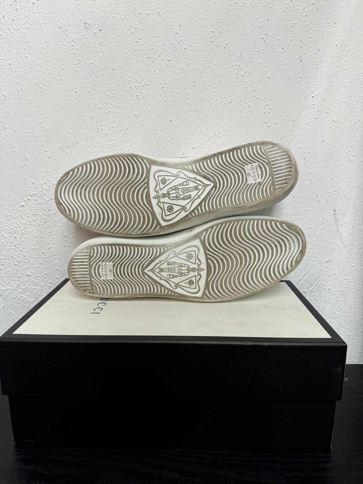 GUCCI DESIGNER SNEAKER (USED)